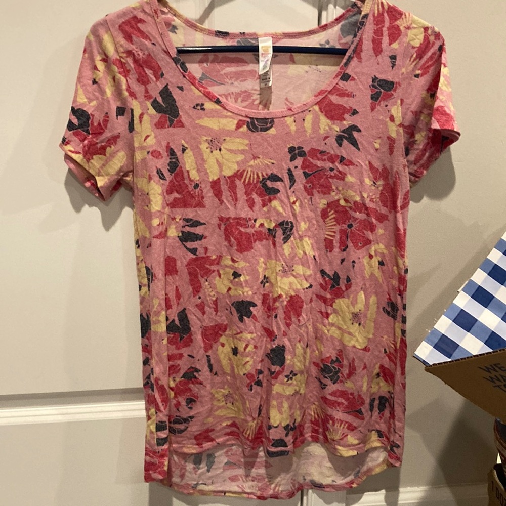 LuLaRoe Pattern Shirt - Picture 1 of 4